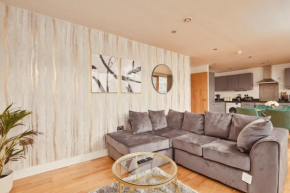 Central Leeds Dock Apt, Free Secure Parking! 2 Bed